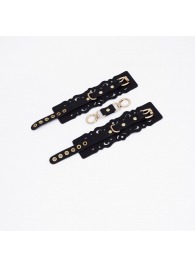 Черные кожаные наручники с узорами и золотистой фурнитурой - Crazy Handmade - купить с доставкой в Оренбурге