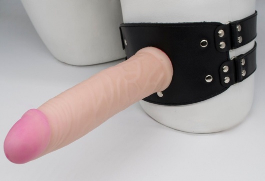 Черный узкий пояс на бедро с телесной насадкой - LOVETOY (А-Полимер) - купить с доставкой в Оренбурге