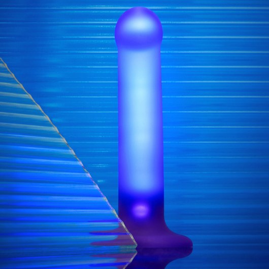 Светящийся фаллоимитатор Strap-on-me Glow-Led Dildo - size M - Strap-on-me